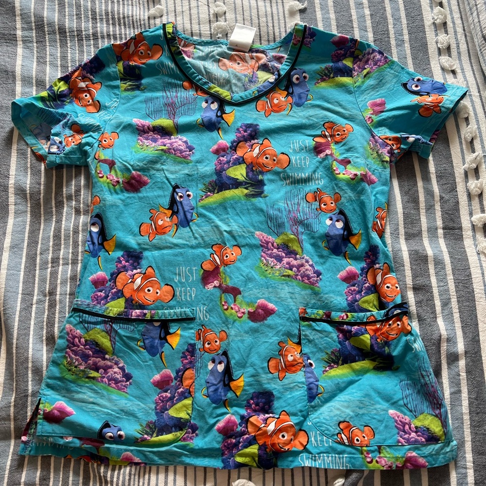 Printed scrub top